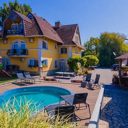 Jade Panzio Bed & Breakfast Balatonfoldvar Exterior photo