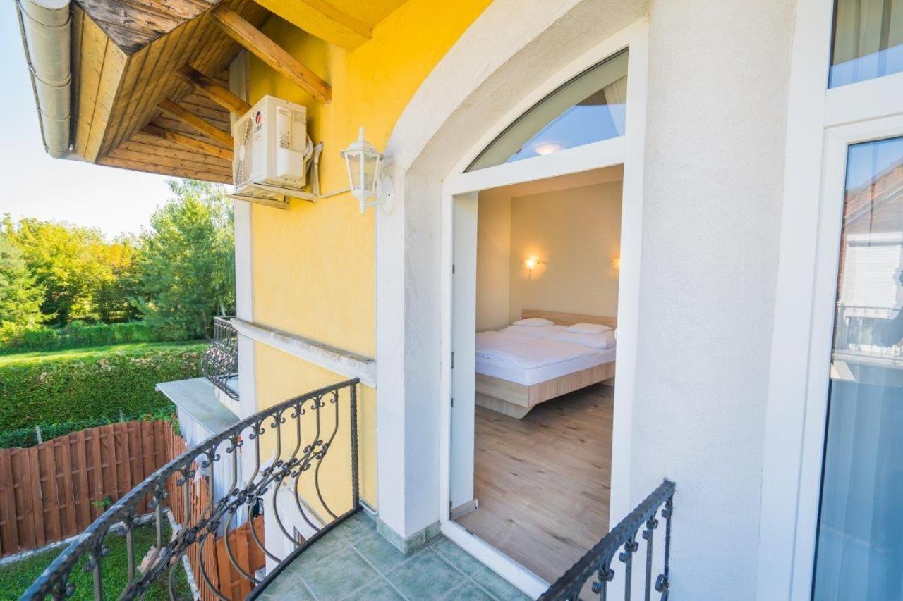 Jade Panzio Bed & Breakfast Balatonfoldvar Exterior photo